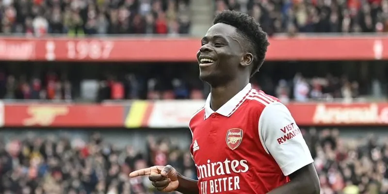 Bukayo Saka: Cầu thủ chạy cánh người Anh, sản phẩm của học viện Arsenal