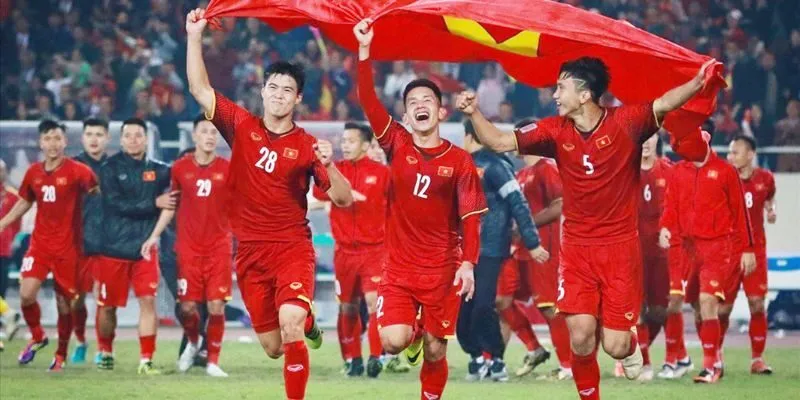 Lương cầu thủ bóng đá Việt Nam: Thực tế, chênh lệch và những điều chưa kể